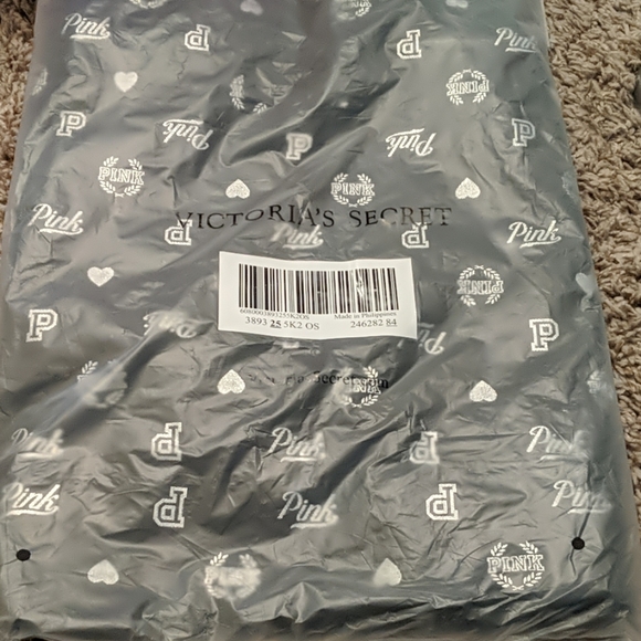 Victoria's Secret Pink Sherpa Plaid Blanket & Tote - Picture 7 of 7